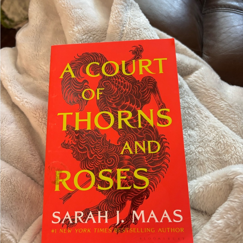 A Court of Thorns and Roses by Sarah J. Maas - Red Cover